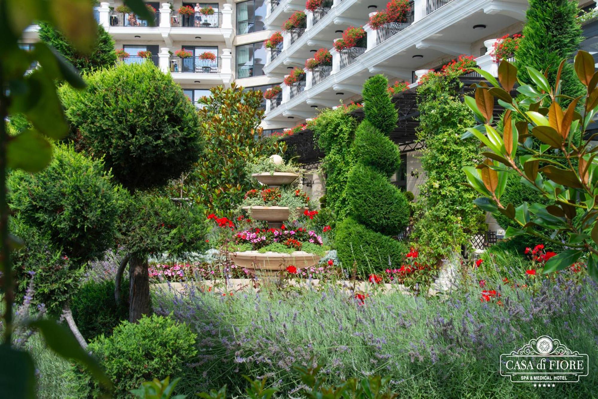 Casa Di Fiore Spa And Medical Hotel, Mineral Pools & Private Beach Kranevo Exterior foto Hotel's garden