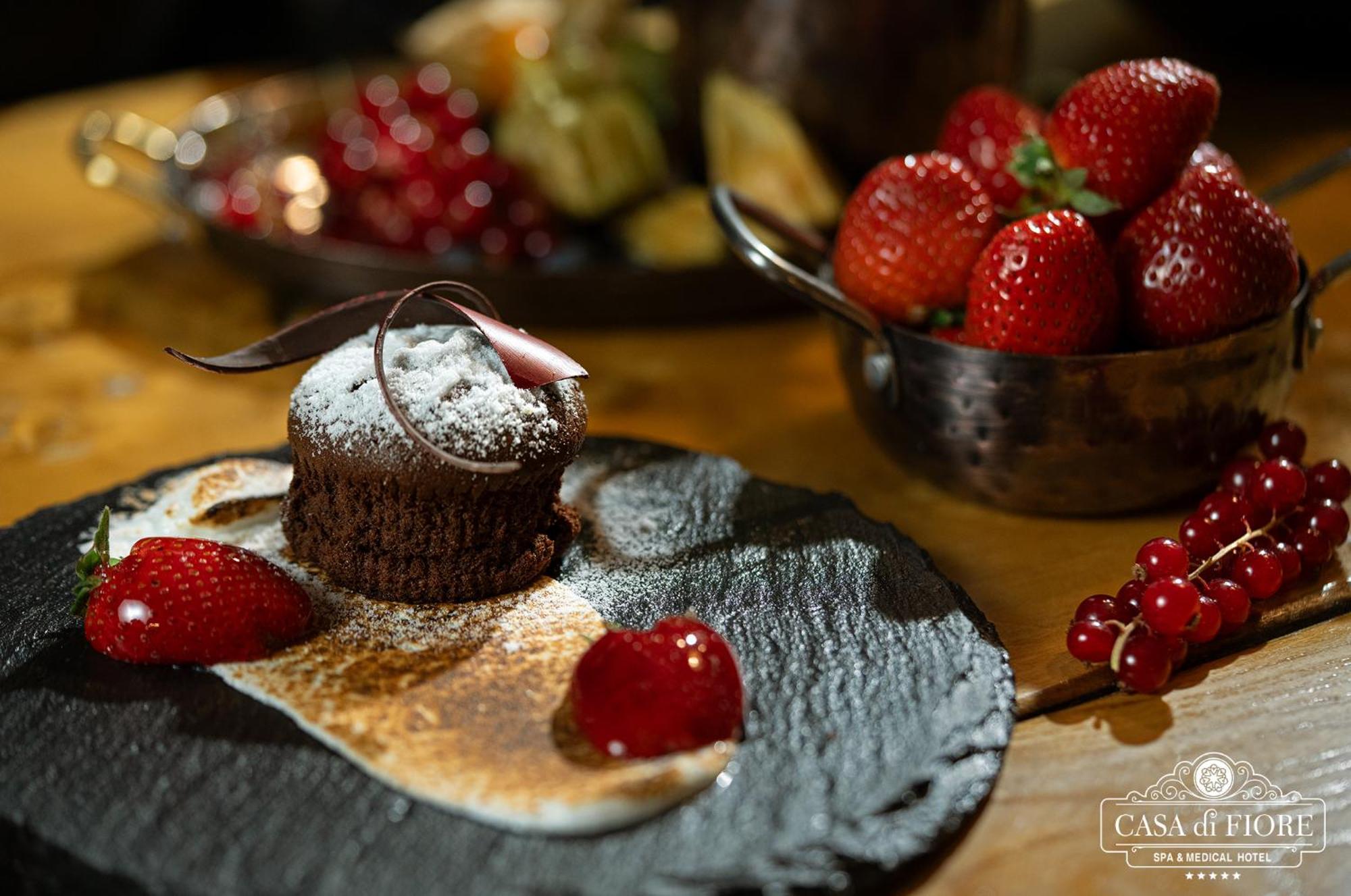 Casa Di Fiore Spa And Medical Hotel, Mineral Pools & Private Beach Kranevo Exterior foto A chocolate dessert